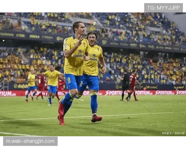 比利亚雷亚尔3比1轻取埃尔切 稳居欧冠区成赛季黑马